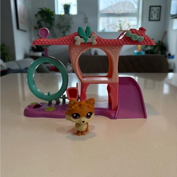 Hasbro Other - Littlest Pet Shop Playset + Fox Figure | LPS